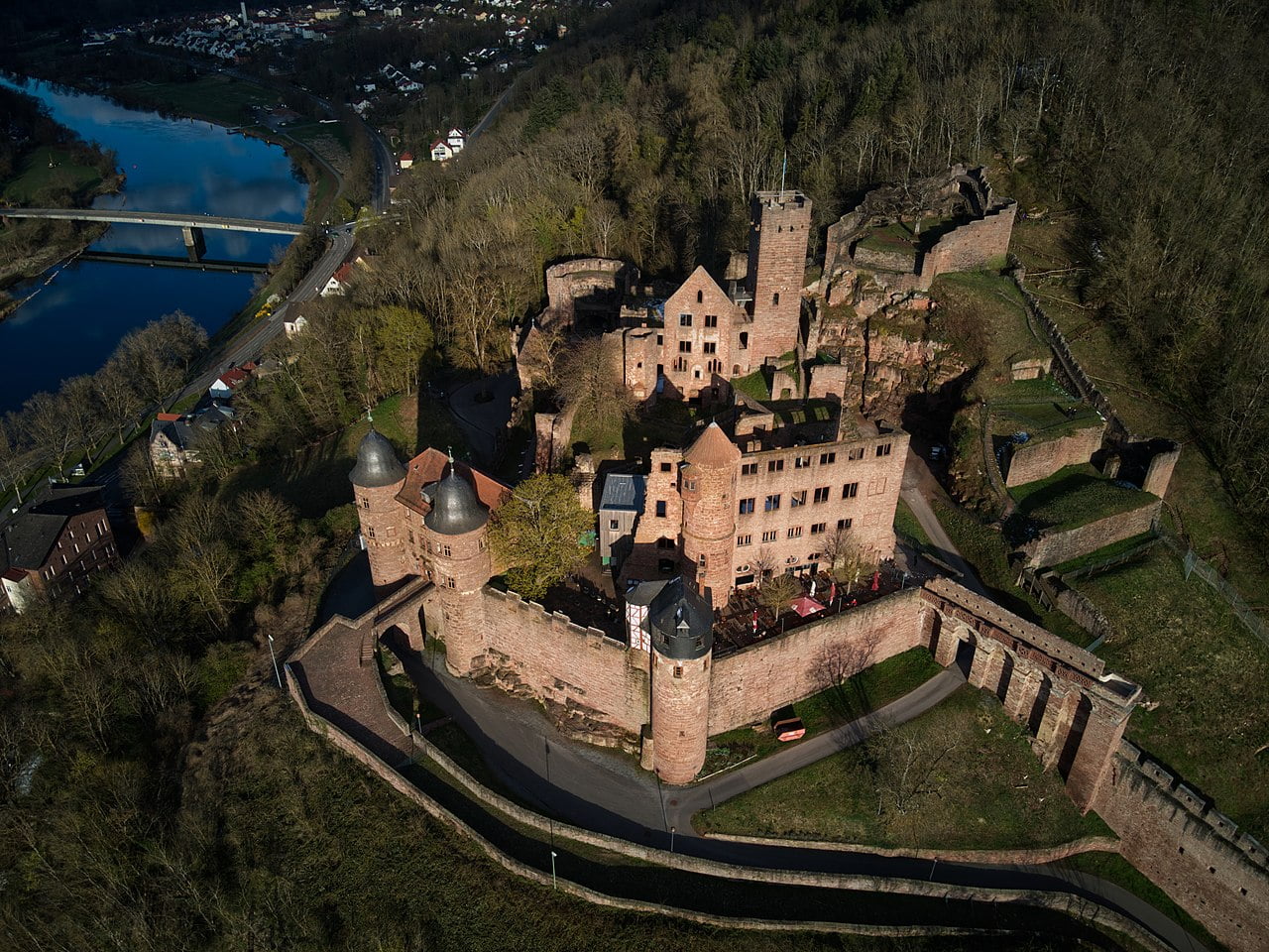 Burg Wertheim - Von Agricolax - Eigenes Werk, CC BY-SA 4.0, https://commons.wikimedia.org/w/index.php?curid=116691208