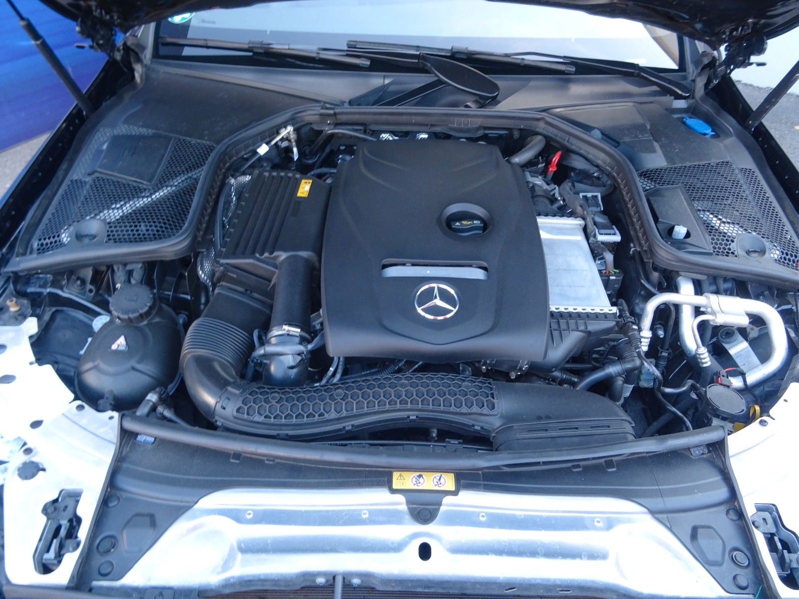 Fahrzeugabbildung Mercedes-Benz C 180 ,Volldigita Kombiinstrumt,Airscarf, AMG