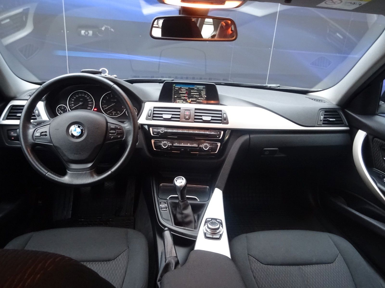 Fahrzeugabbildung BMW 318 Baureihe 3 Touring 318i