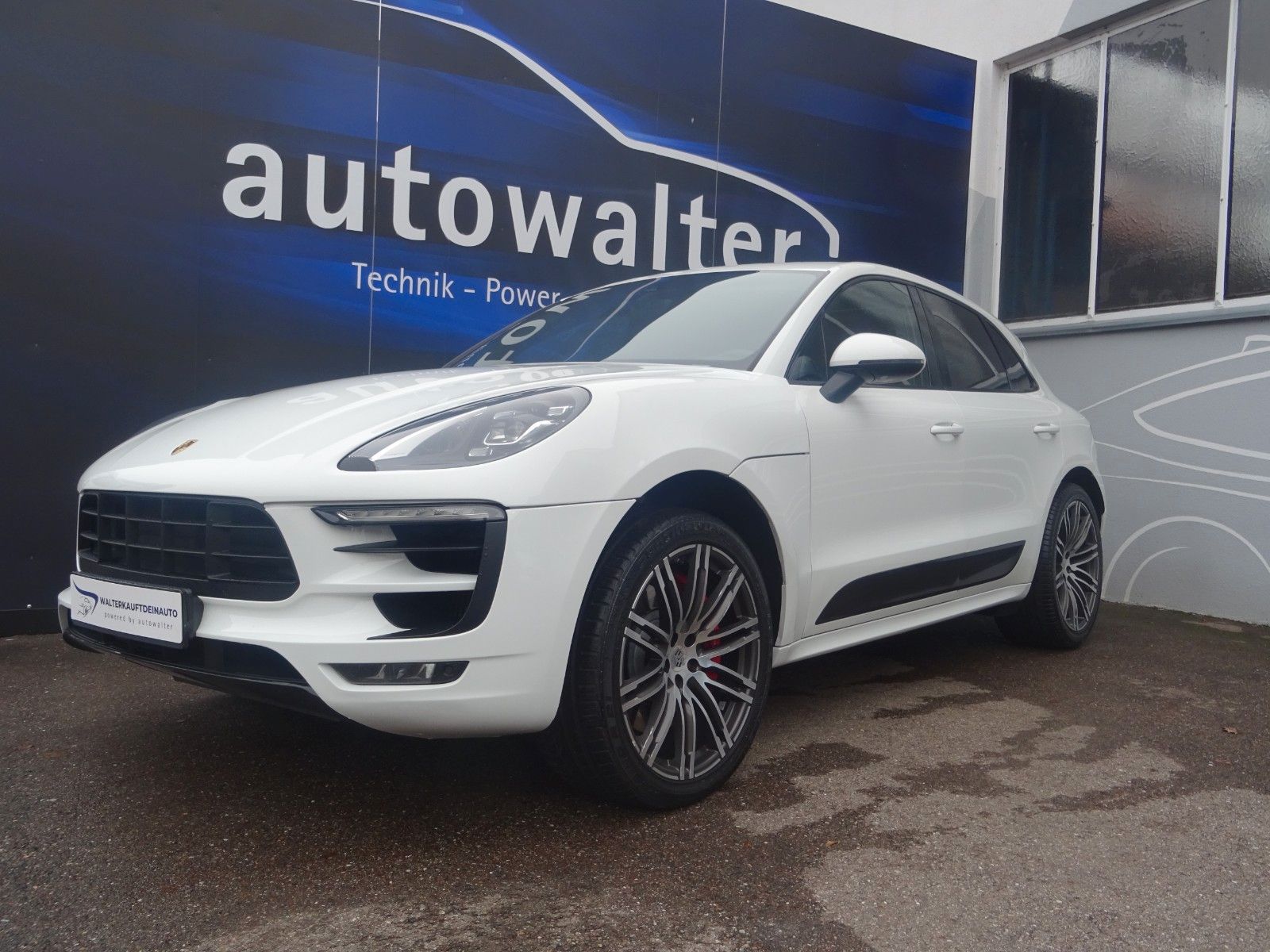 Fahrzeugabbildung Porsche Macan Turbo mit Performance Paket