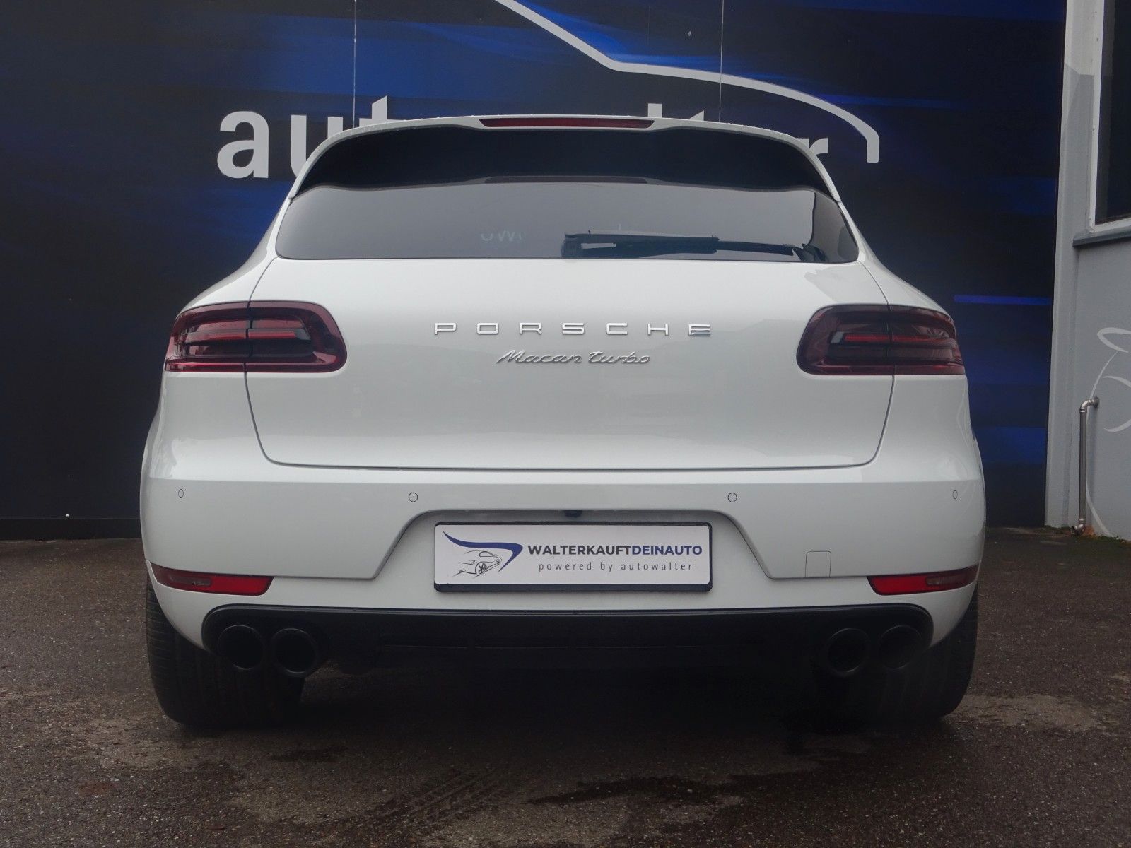 Fahrzeugabbildung Porsche Macan Turbo mit Performance Paket