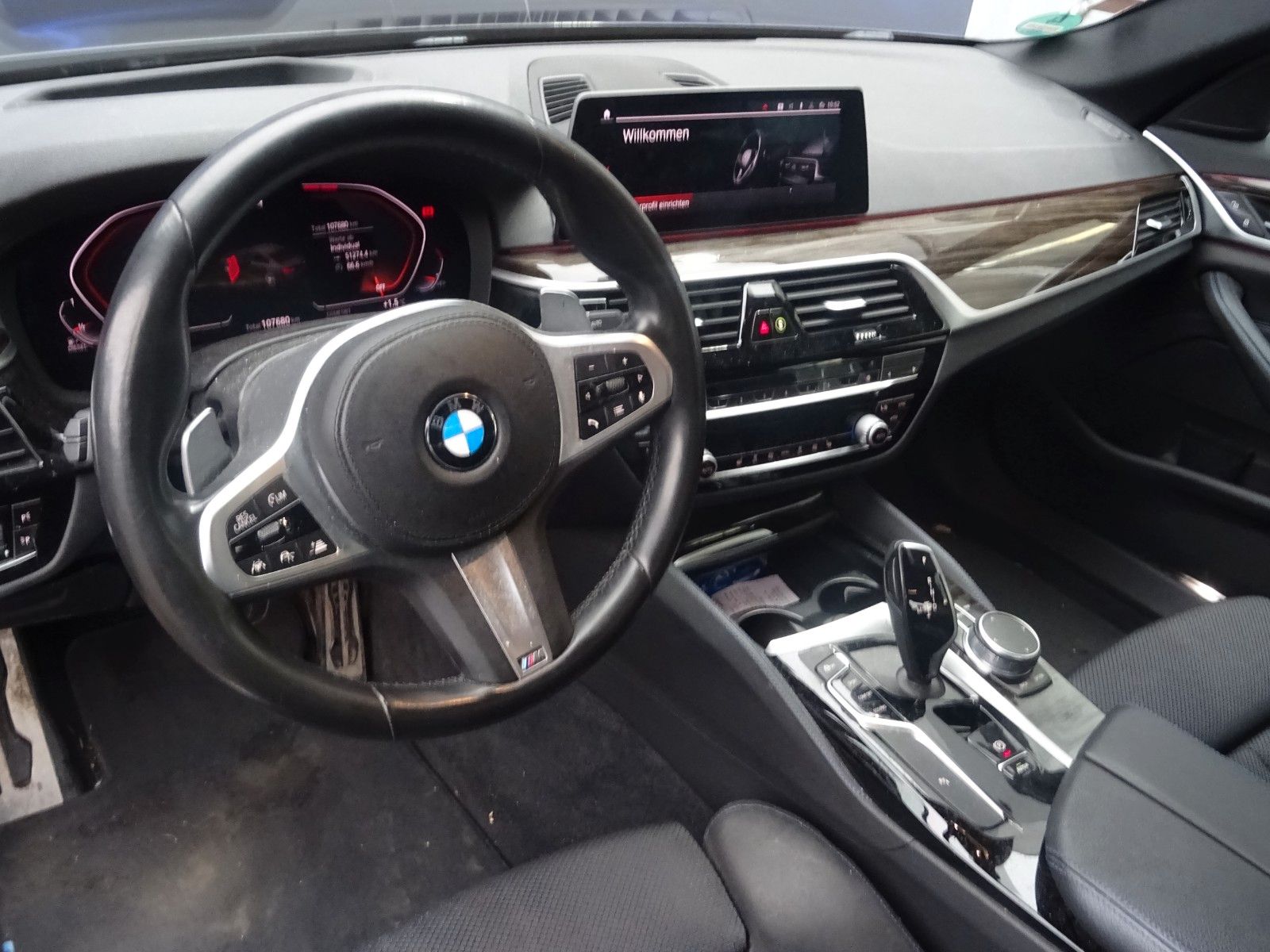 Fahrzeugabbildung BMW 530 Baureihe 5 Lim. 530 d xDrive M Sport