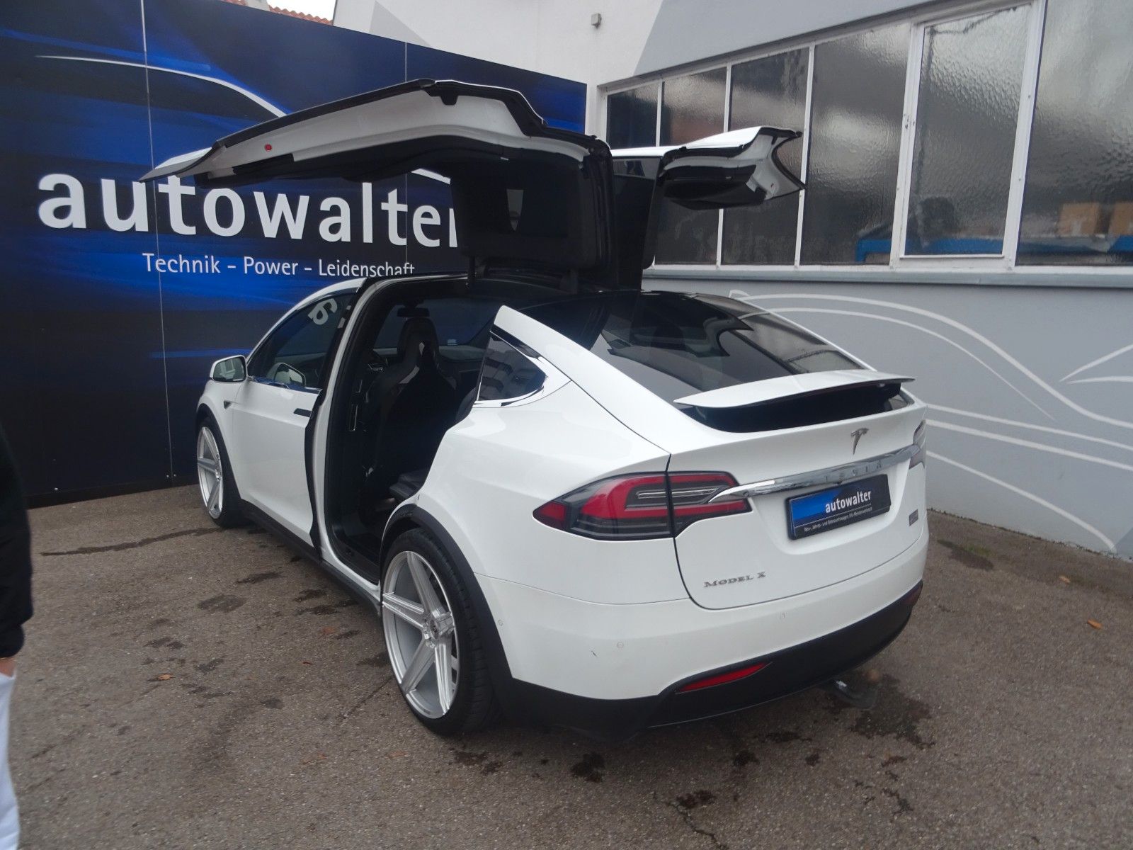 Fahrzeugabbildung Tesla Model X P90D Free Supercharging 6 Sitzer