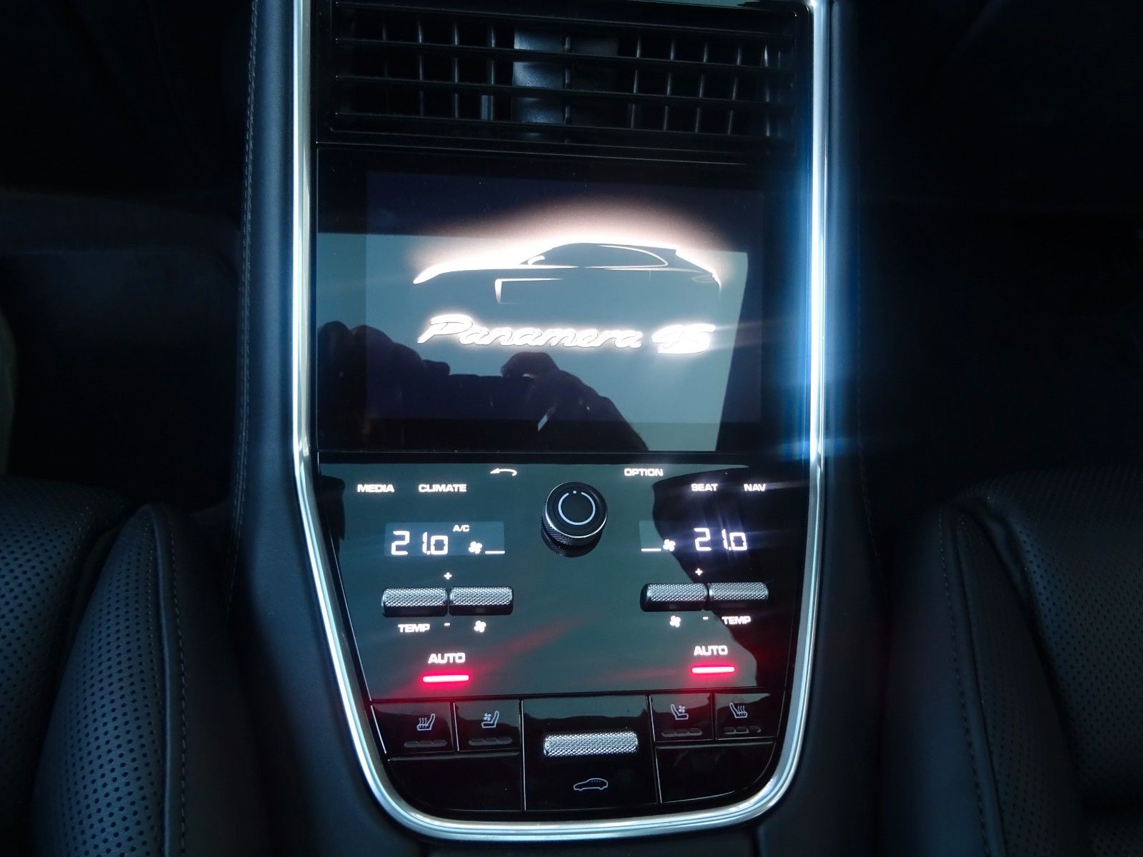 Fahrzeugabbildung Porsche Panamera Sport Turismo 4 S Approved 09.2025