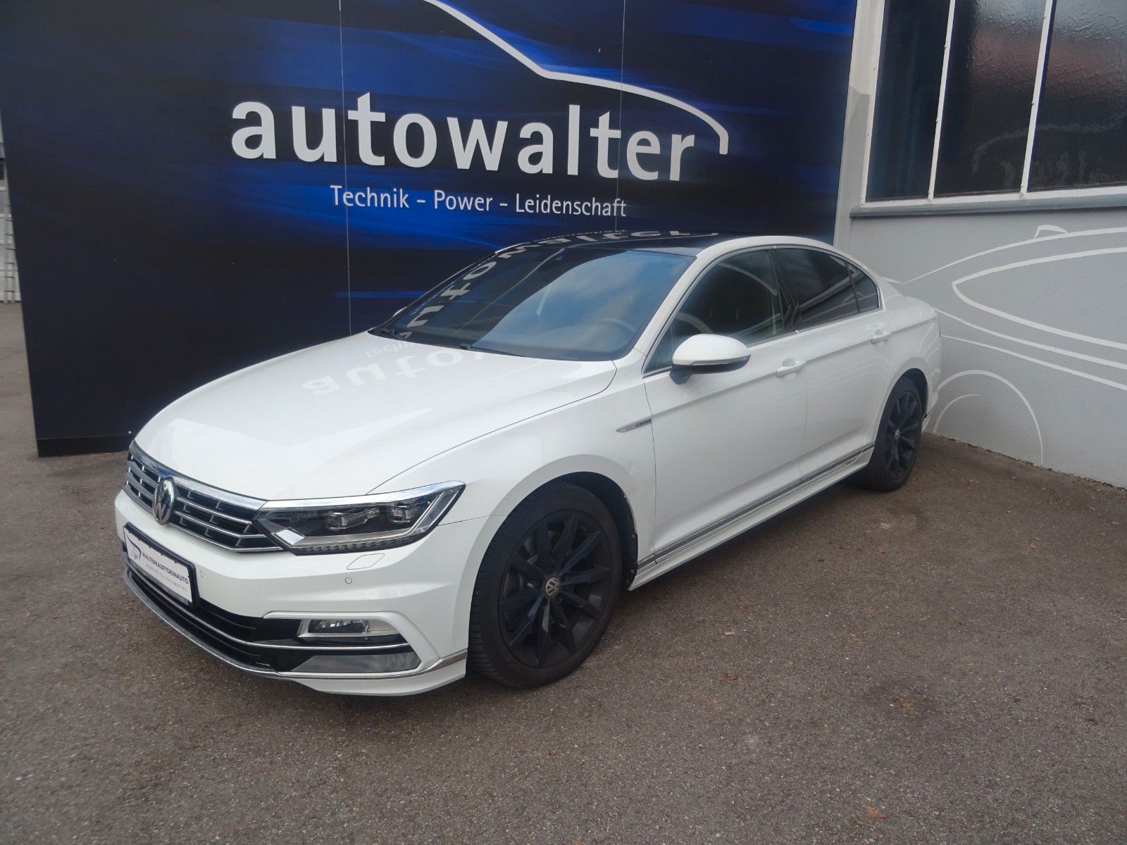 Fahrzeugabbildung Volkswagen Passat Lim. Highline  4Motion,R line