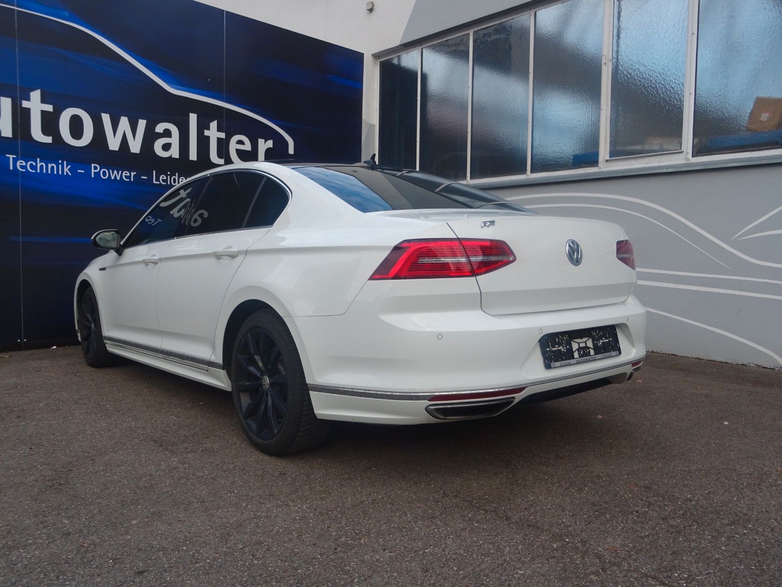 Fahrzeugabbildung Volkswagen Passat Lim. Highline  4Motion,R line