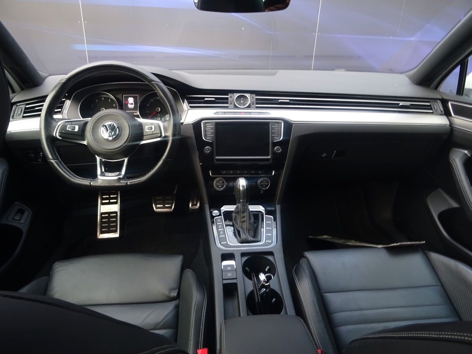 Fahrzeugabbildung Volkswagen Passat Lim. Highline  4Motion,R line