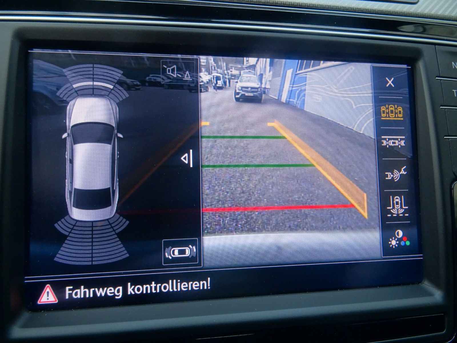 Fahrzeugabbildung Volkswagen Passat Lim. Highline  4Motion,R line