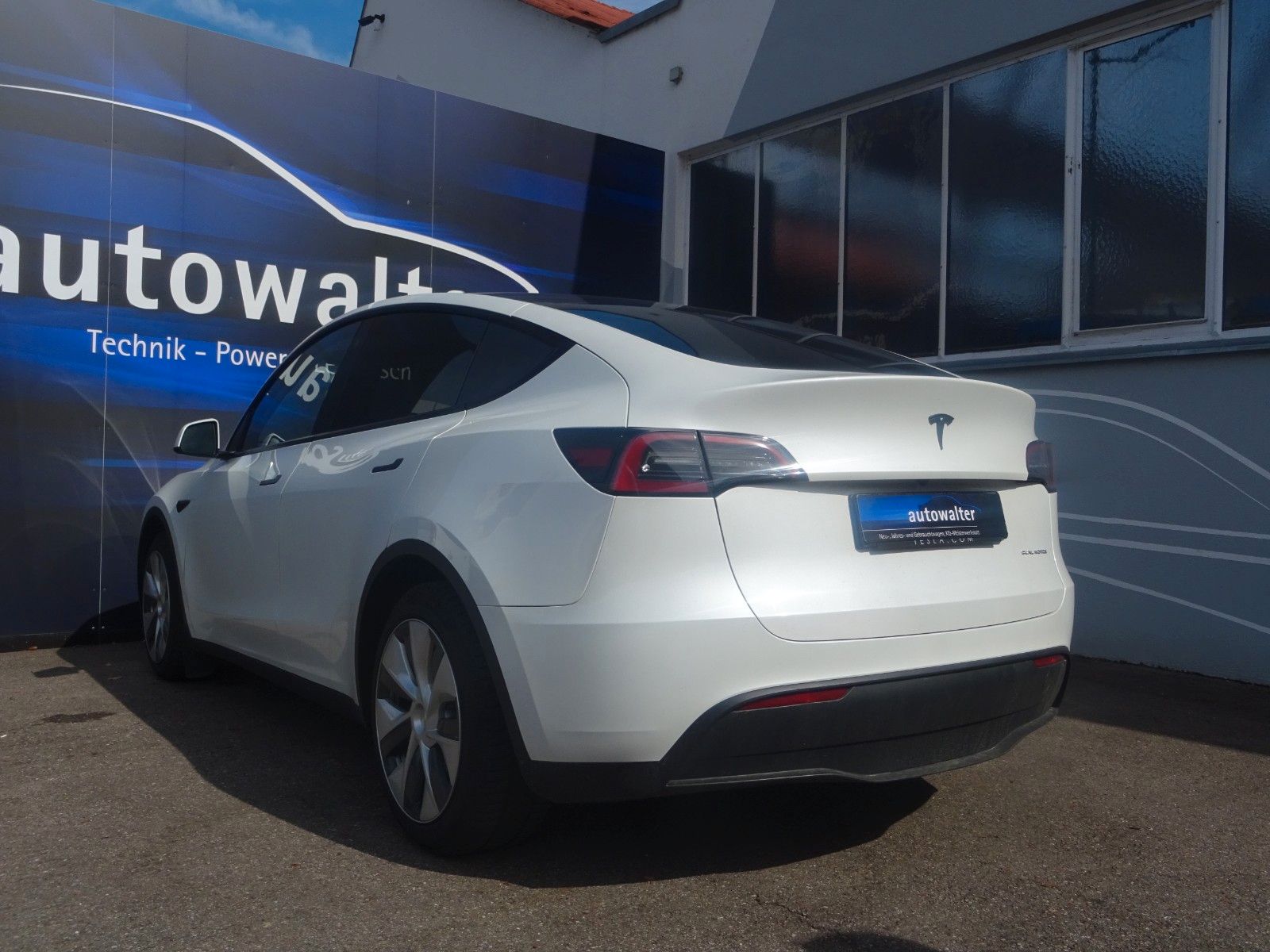 Fahrzeugabbildung Tesla Model Y Long Range Dual AWD