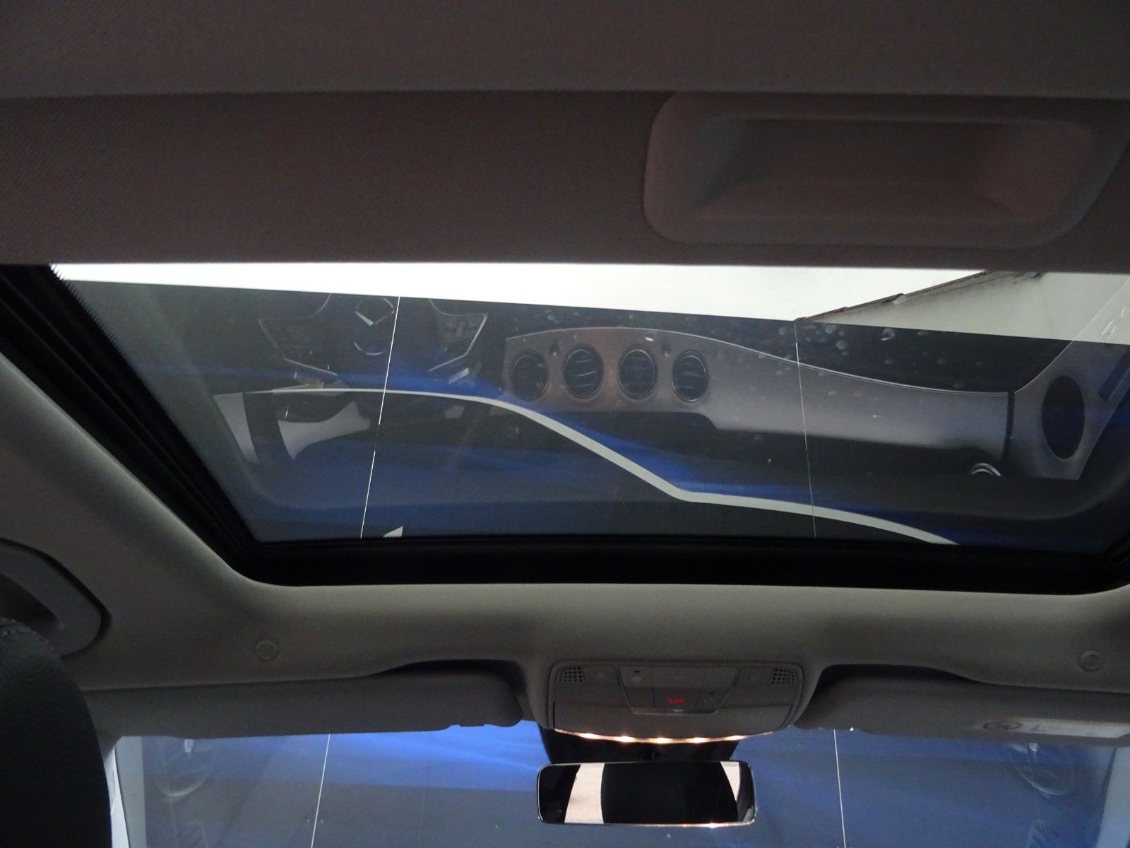 Fahrzeugabbildung Mercedes-Benz E 220 E -T Modell Avantgarde