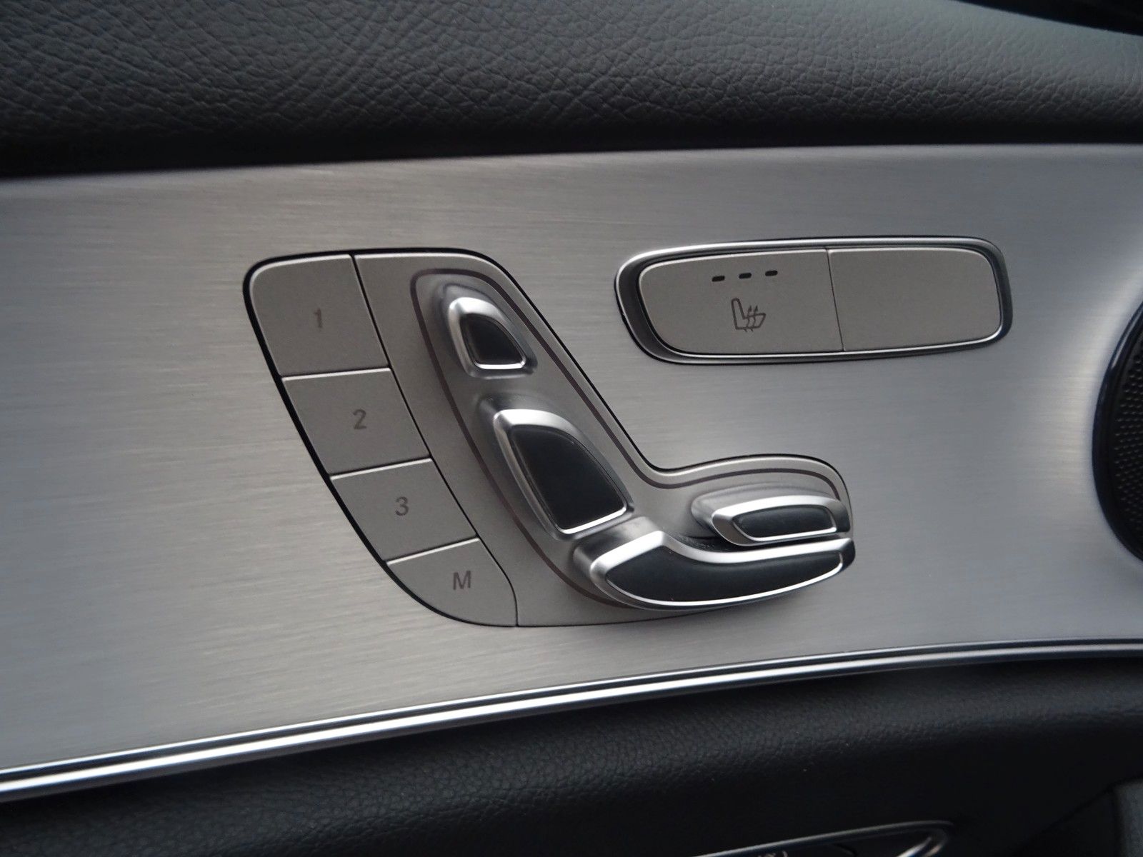 Fahrzeugabbildung Mercedes-Benz E 220 E -T Modell Avantgarde