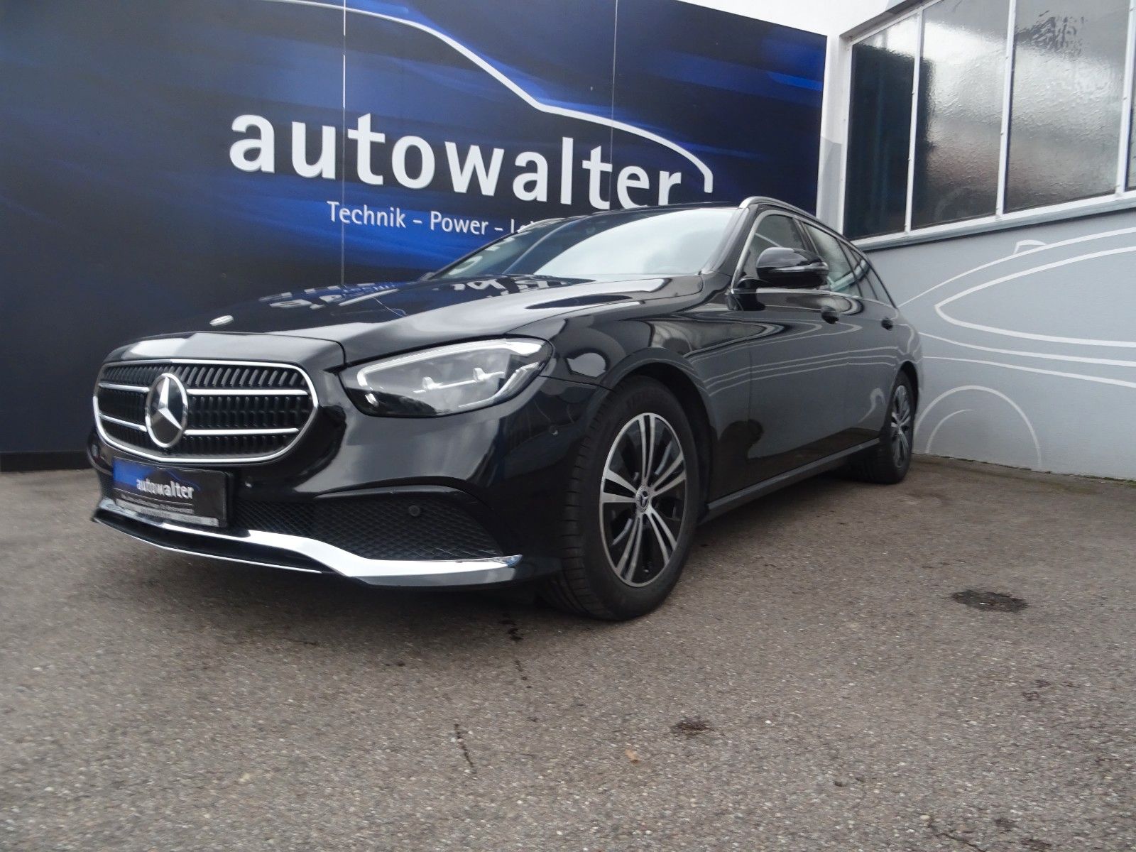 Fahrzeugabbildung Mercedes-Benz E 220 E -T Modell Avantgarde