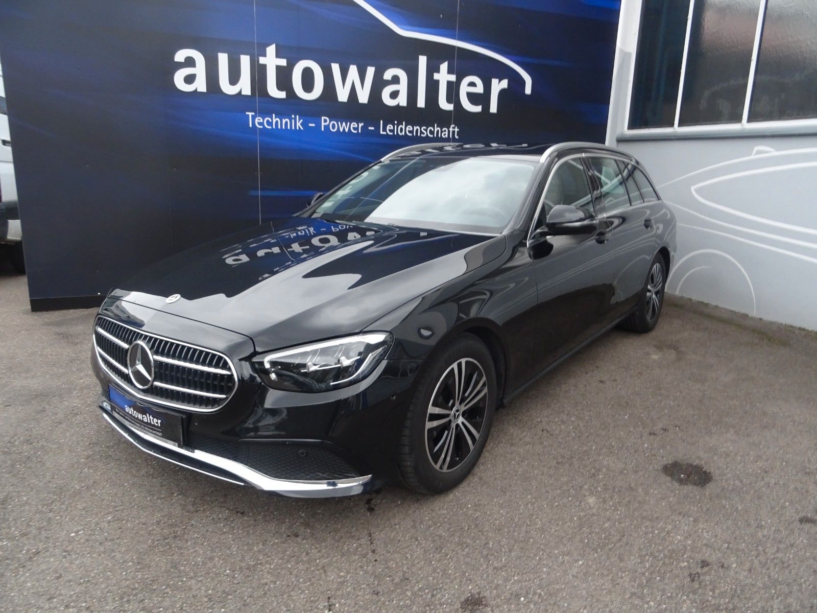 Fahrzeugabbildung Mercedes-Benz E 220 E -T Modell Avantgarde