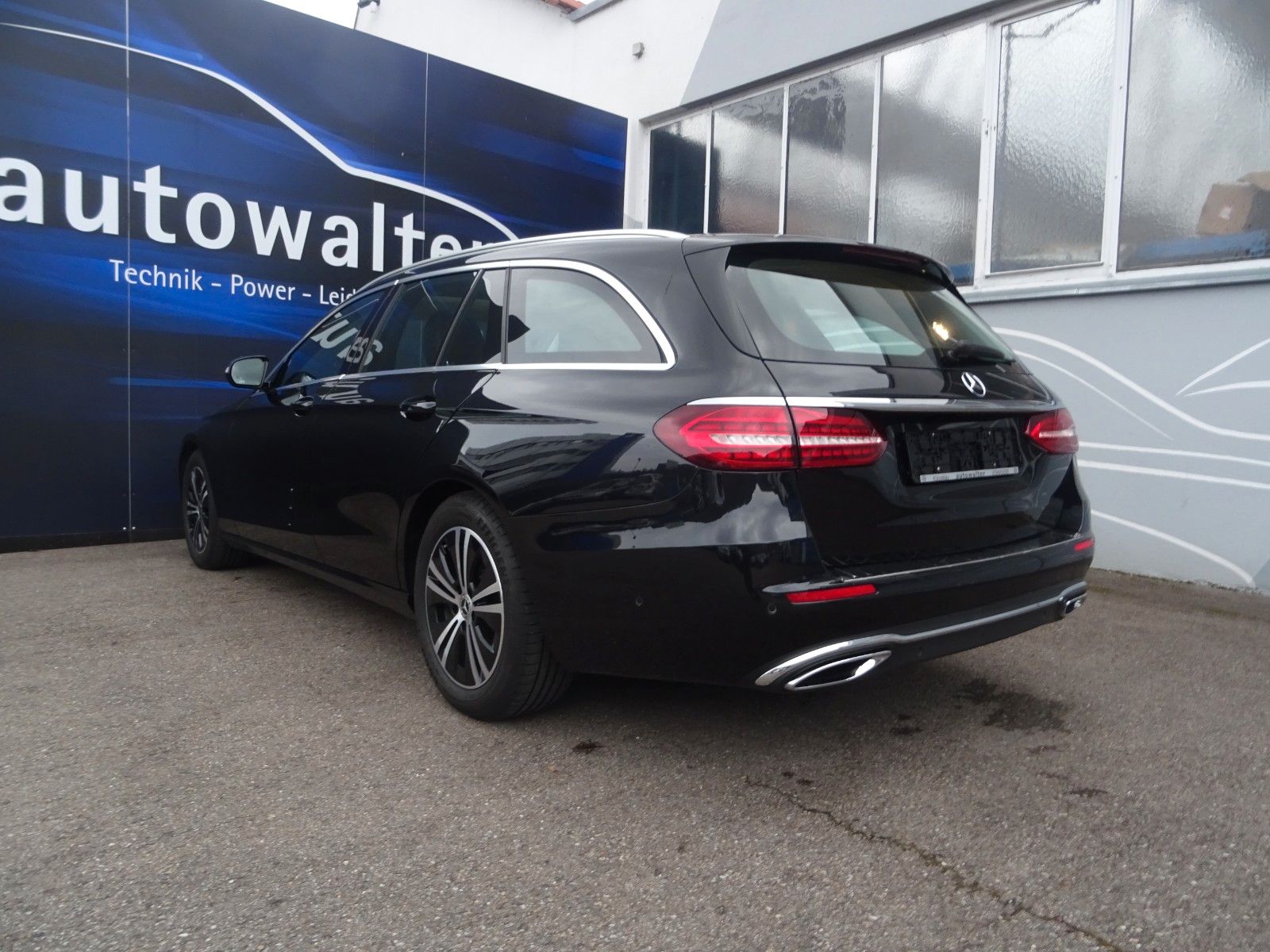 Fahrzeugabbildung Mercedes-Benz E 220 E -T Modell Avantgarde