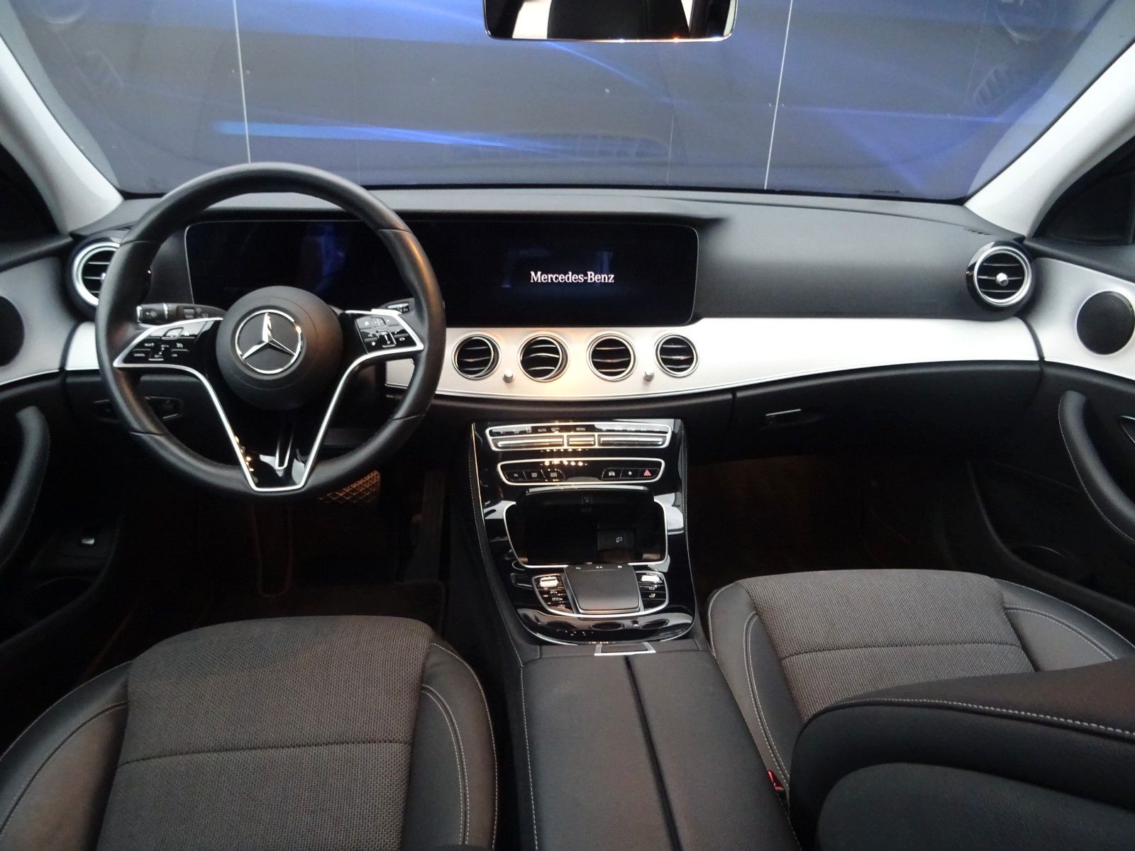 Fahrzeugabbildung Mercedes-Benz E 220 E -T Modell Avantgarde