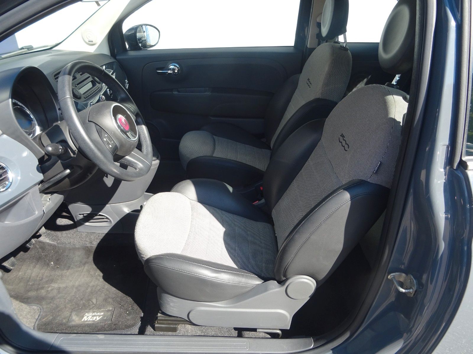 Fahrzeugabbildung Fiat 500 Lounge Cabrio