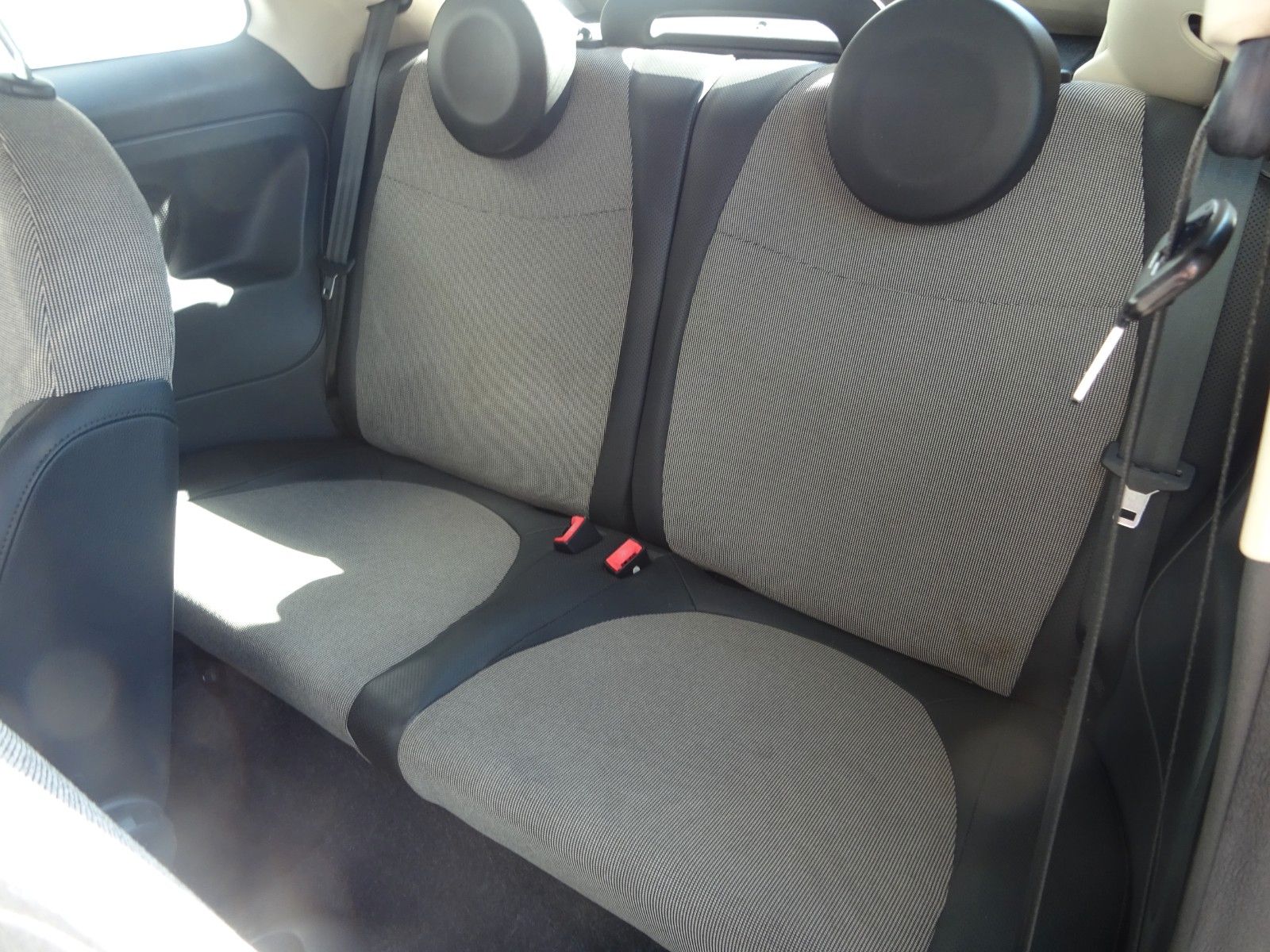 Fahrzeugabbildung Fiat 500 Lounge Cabrio