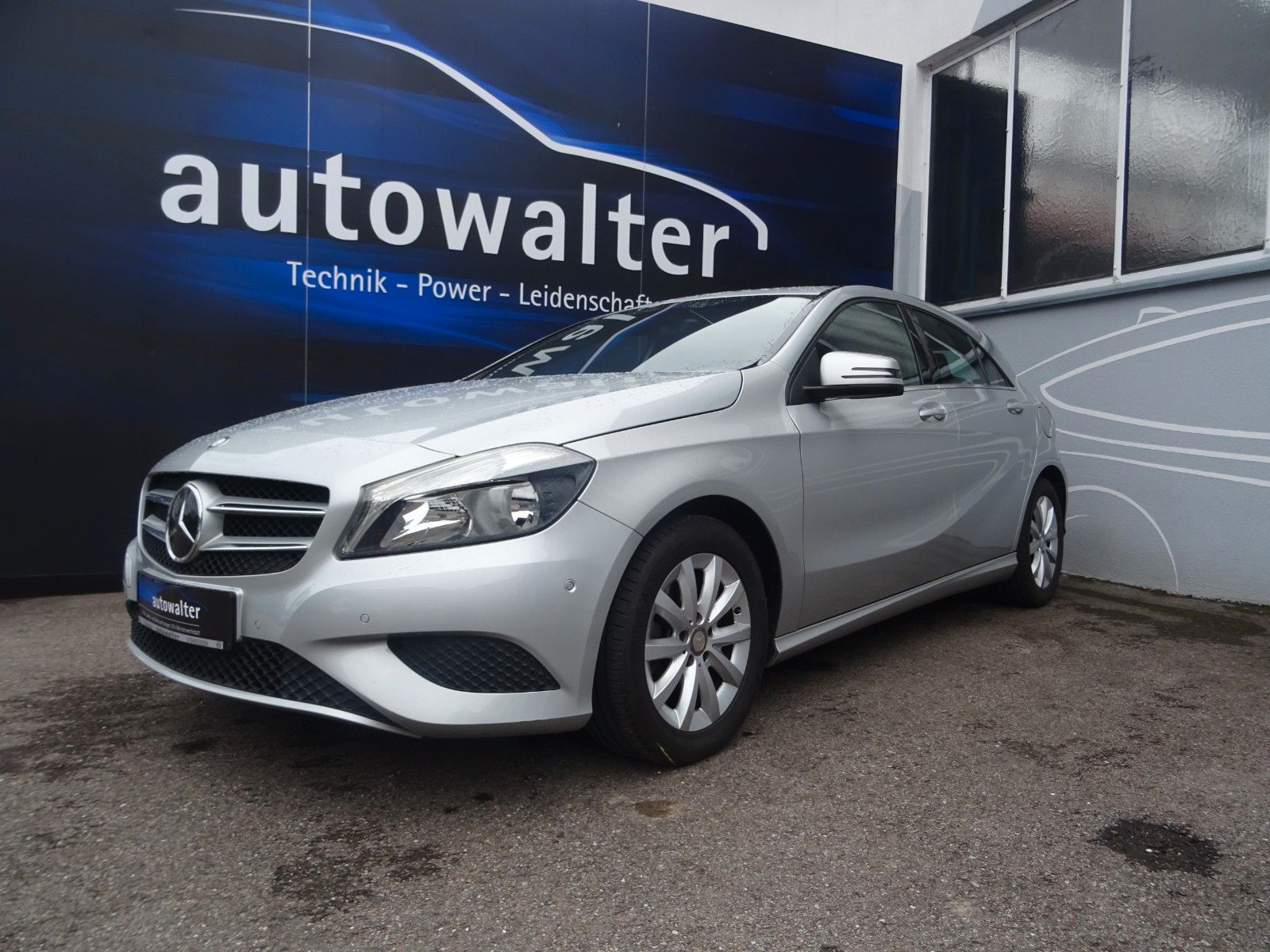 Fahrzeugabbildung Mercedes-Benz A 180 A -Klasse AHK Schwenkbar