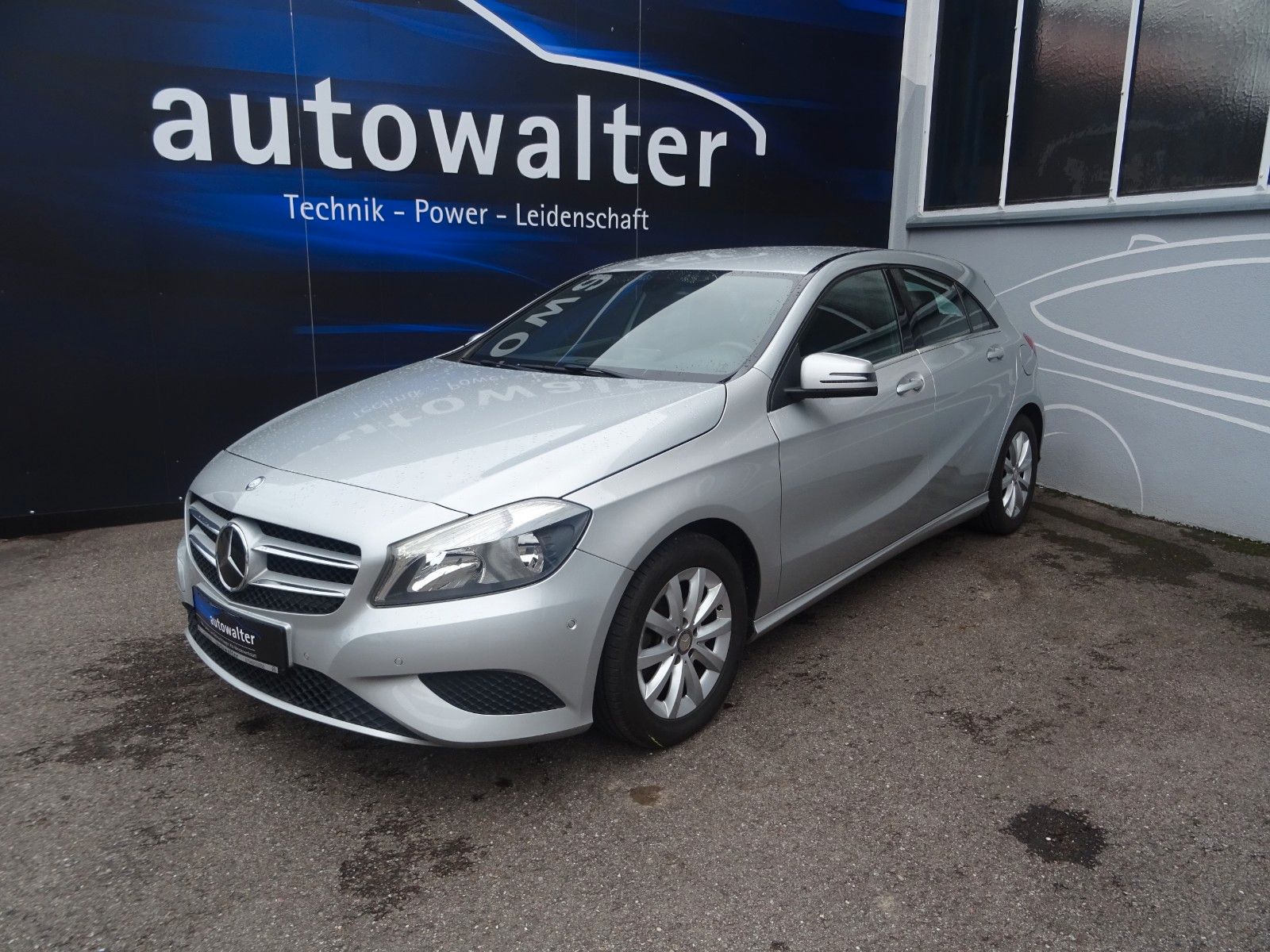 Fahrzeugabbildung Mercedes-Benz A 180 A -Klasse AHK Schwenkbar