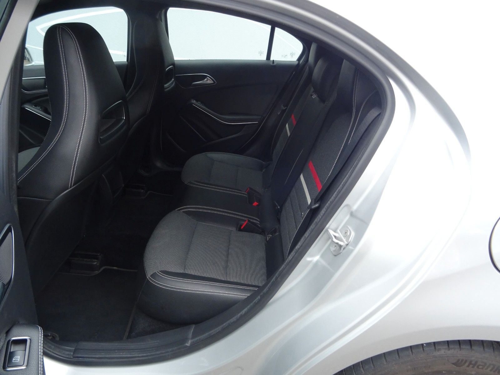 Fahrzeugabbildung Mercedes-Benz A 180 A -Klasse AHK Schwenkbar