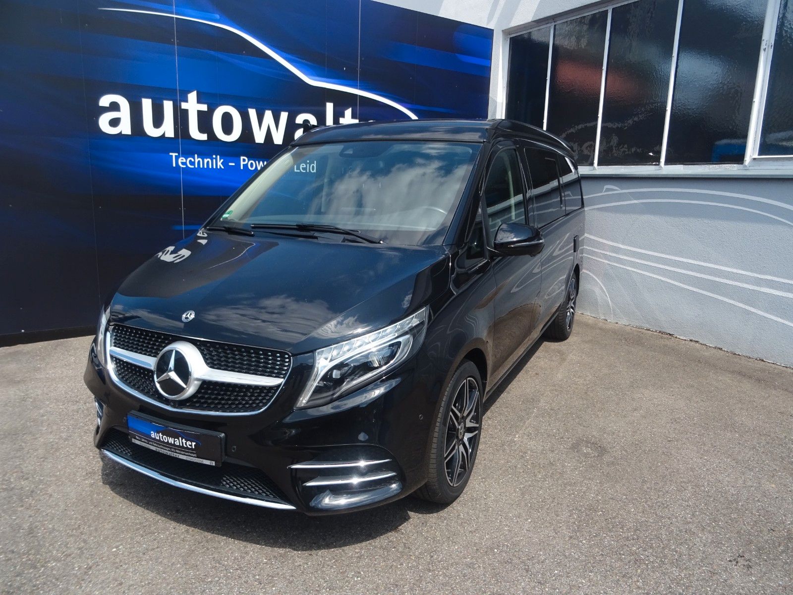 Fahrzeugabbildung Mercedes-Benz V 300 4 Matic  Marco Polo lang AMG line