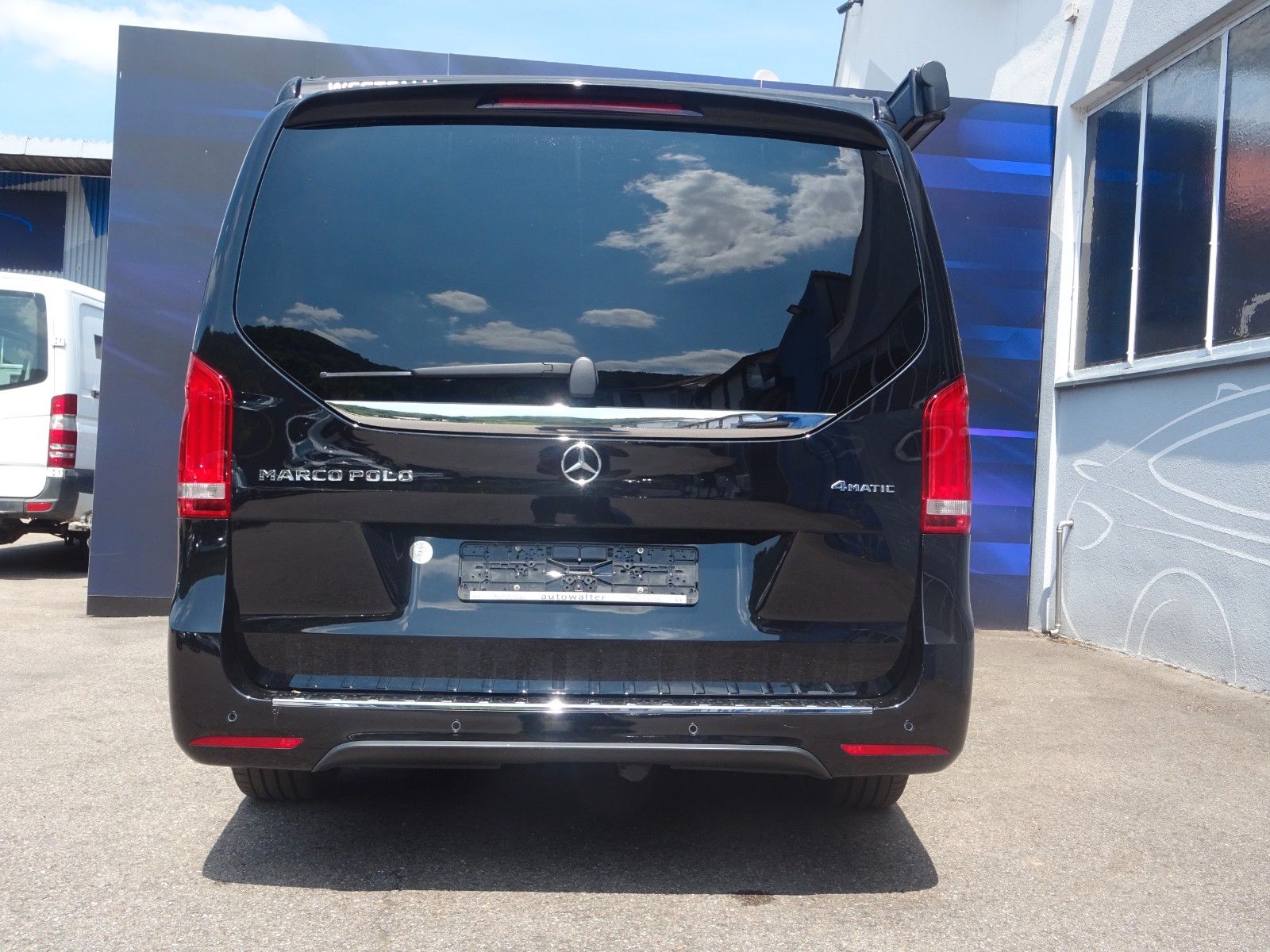 Fahrzeugabbildung Mercedes-Benz V 300 4 Matic  Marco Polo lang AMG line