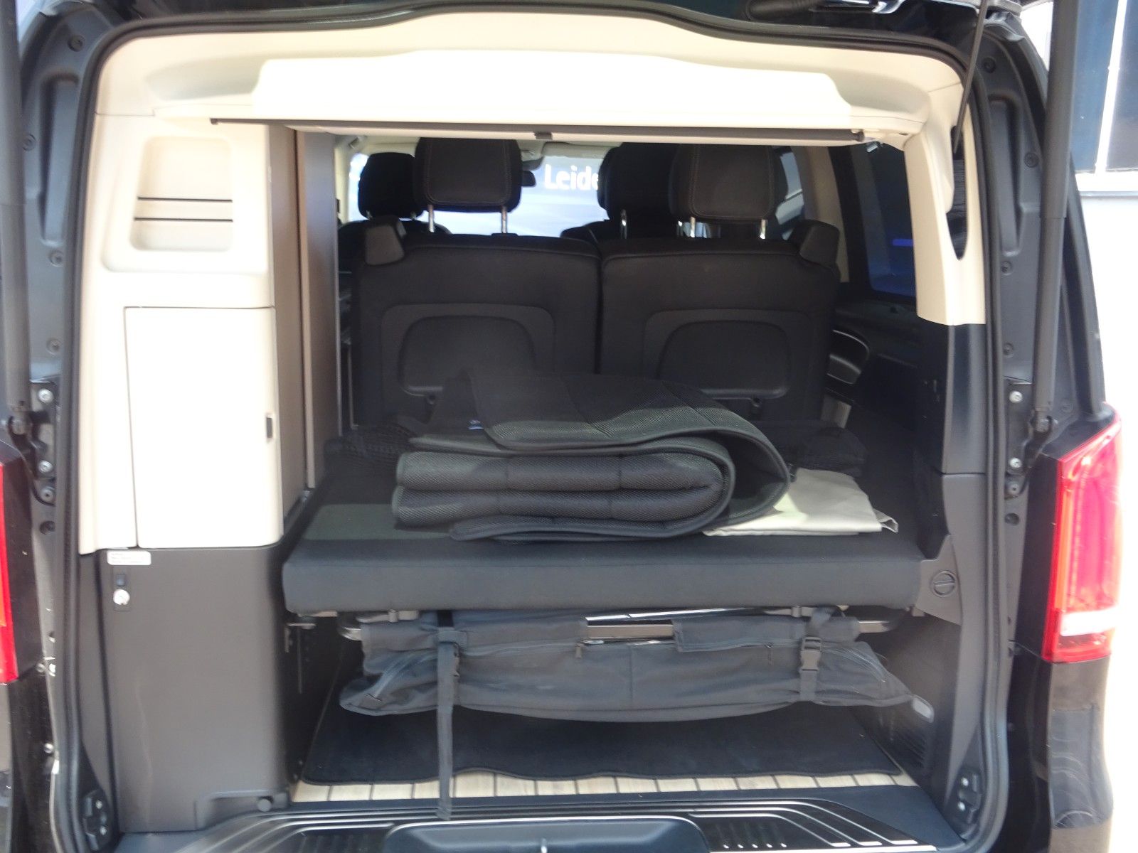 Fahrzeugabbildung Mercedes-Benz V 300 4 Matic  Marco Polo lang AMG line