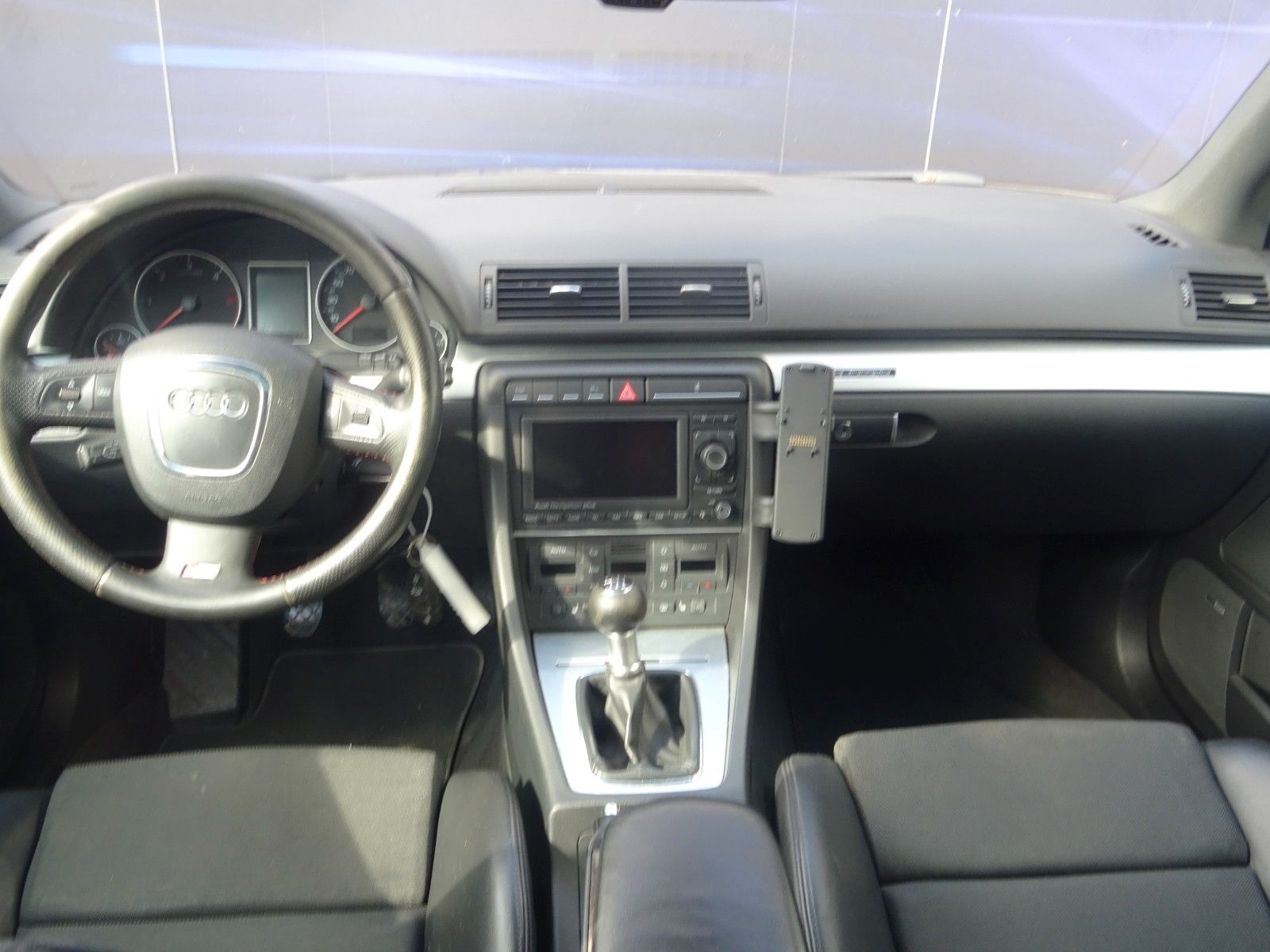 Fahrzeugabbildung Audi A4 Avant 3.0 TDI quattro S line