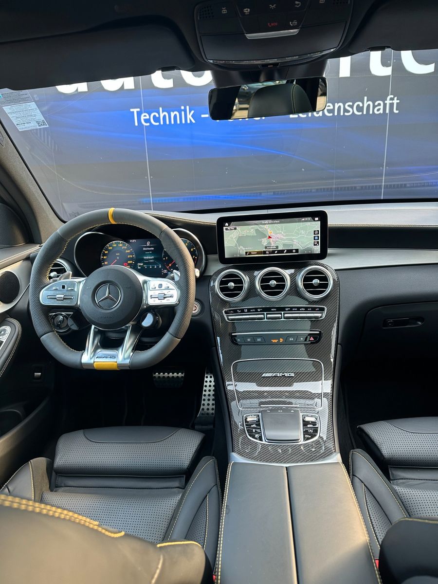 Fahrzeugabbildung Mercedes-Benz GLC 63 AMG -Pano-Aeropaket-Carbon