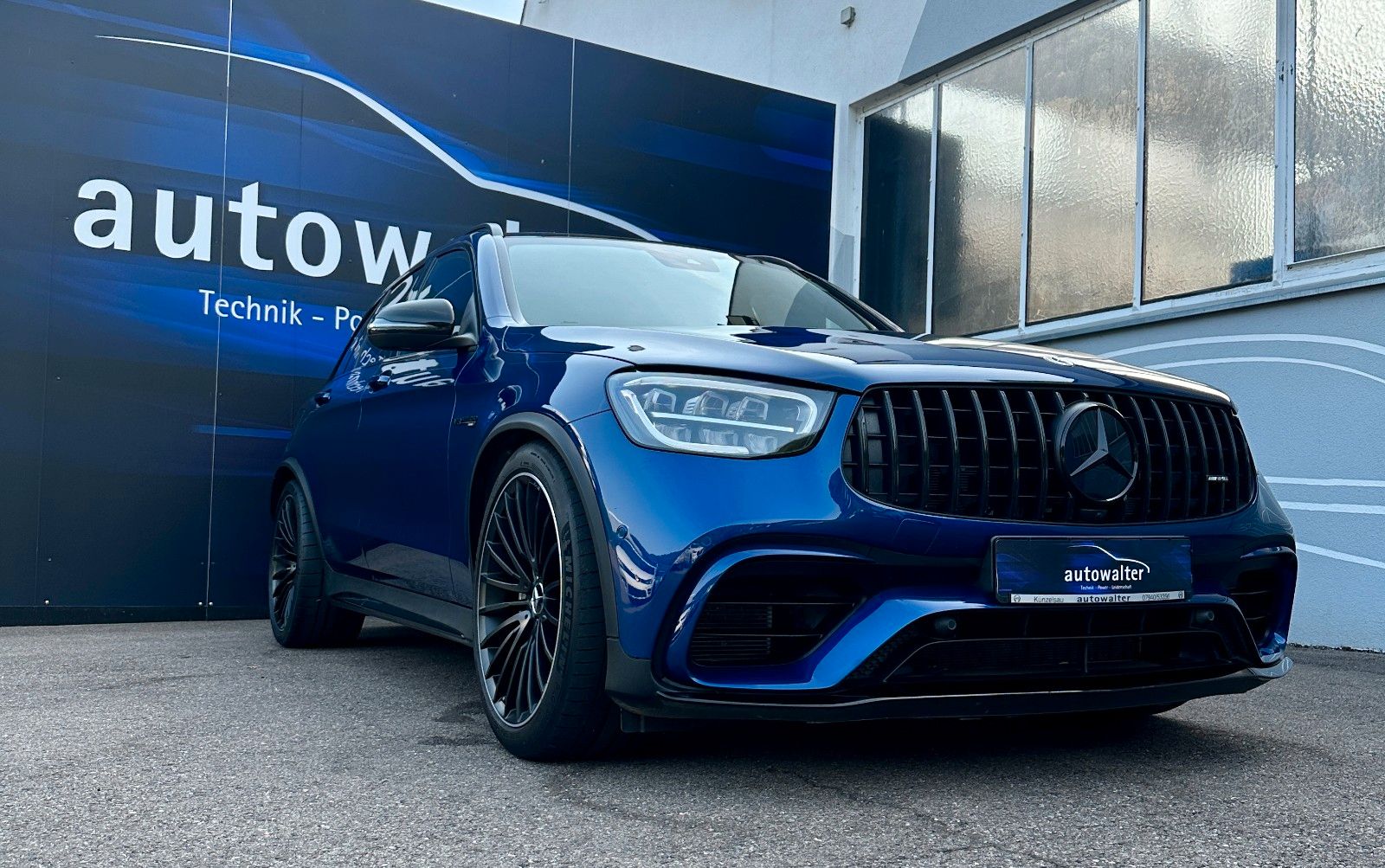 Fahrzeugabbildung Mercedes-Benz GLC 63 AMG -Pano-Aeropaket-Carbon