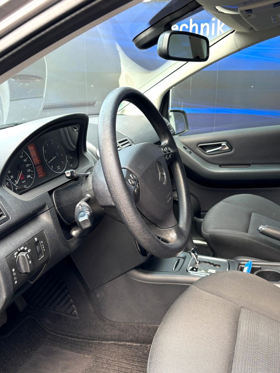Fahrzeugabbildung Mercedes-Benz A 180 A -Klasse A 180