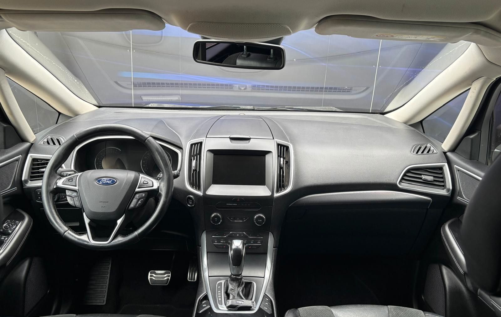 Fahrzeugabbildung Ford S-MAX Titanium,7 Sitzer,ATM 50000 KM