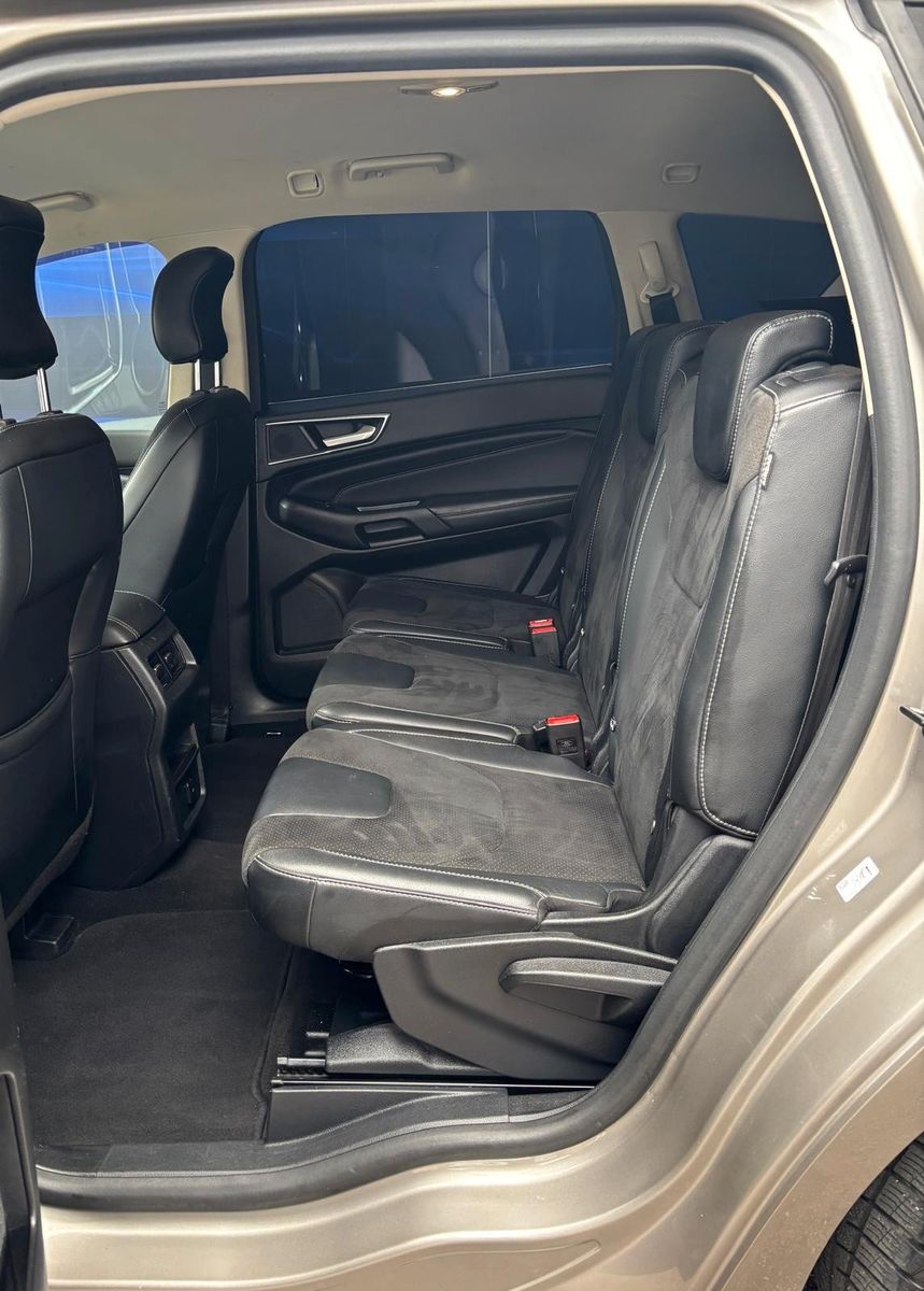 Fahrzeugabbildung Ford S-MAX Titanium,7 Sitzer,ATM 50000 KM