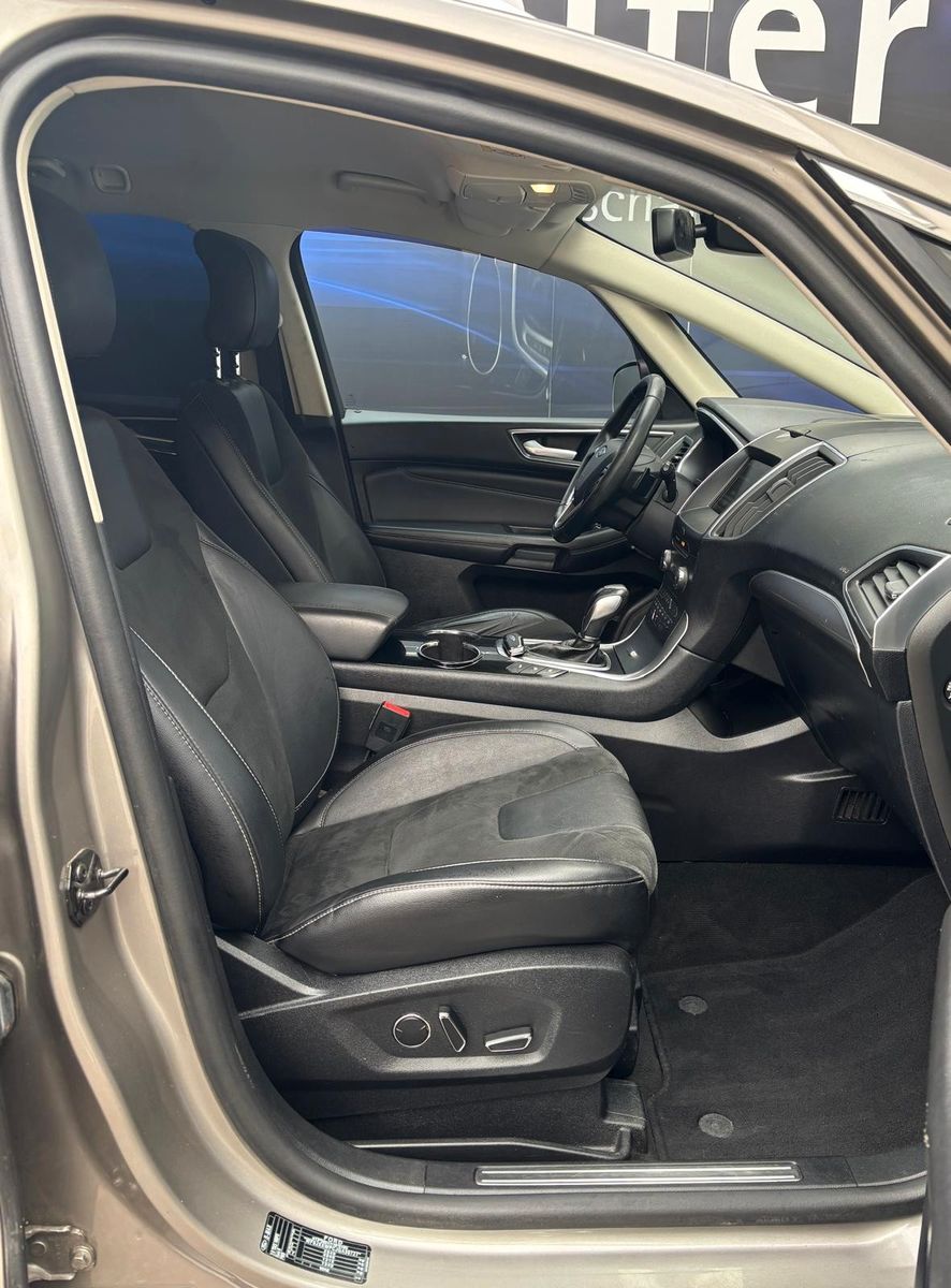 Fahrzeugabbildung Ford S-MAX Titanium,7 Sitzer,ATM 50000 KM