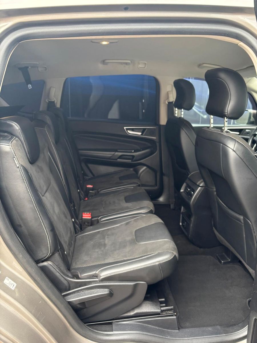 Fahrzeugabbildung Ford S-MAX Titanium,7 Sitzer,ATM 50000 KM