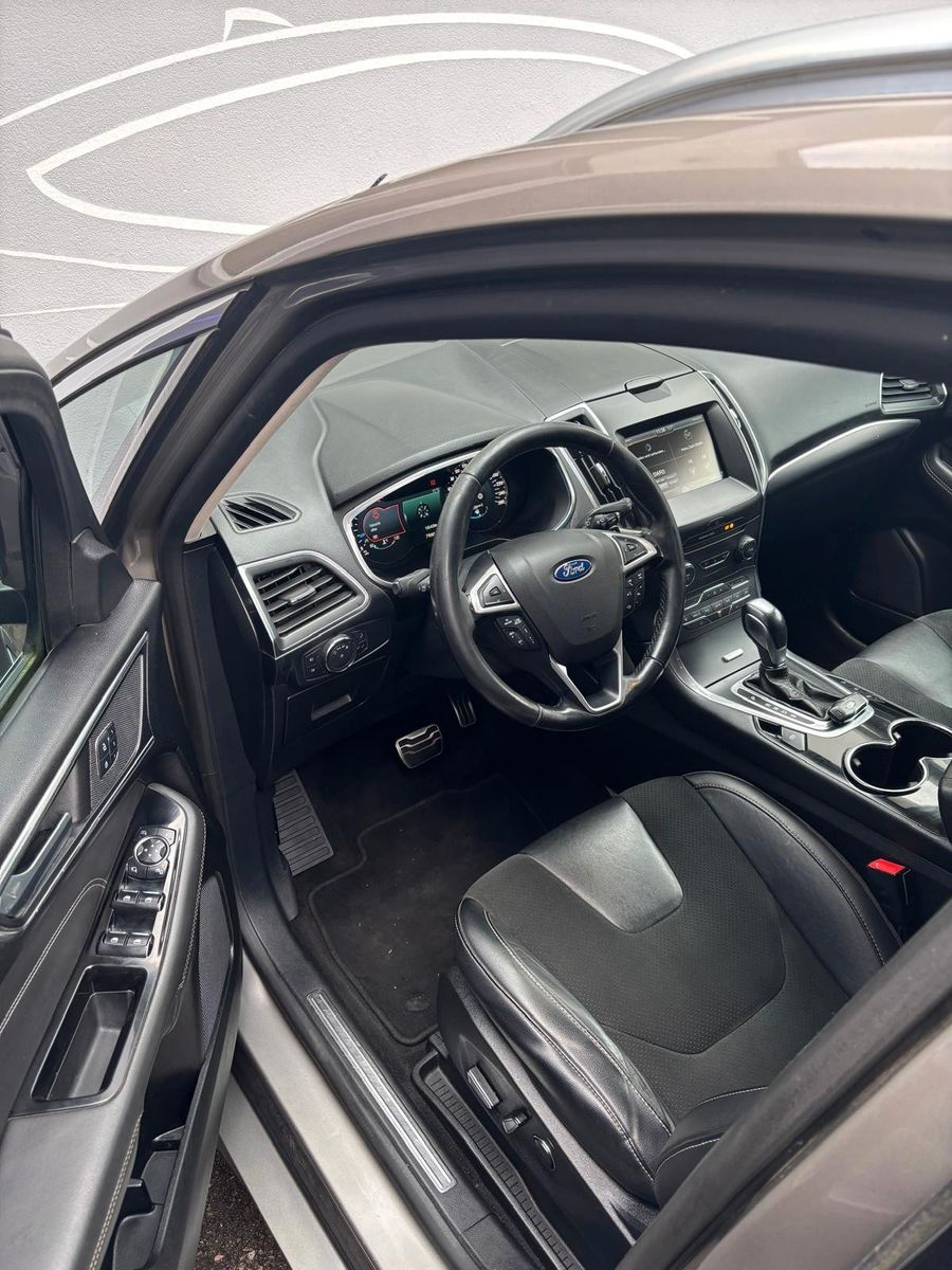 Fahrzeugabbildung Ford S-MAX Titanium,7 Sitzer,ATM 50000 KM