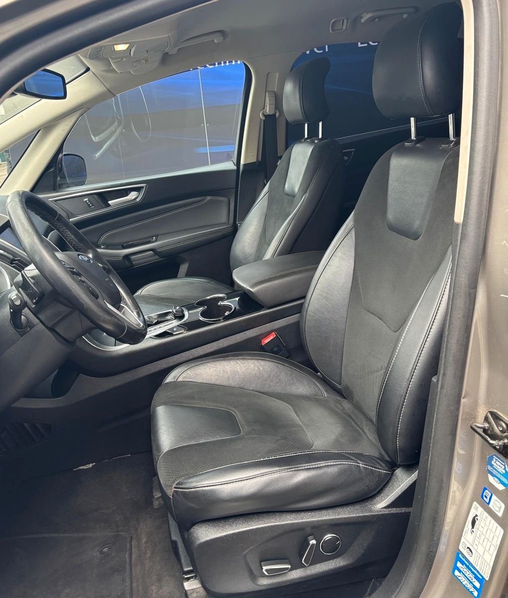 Fahrzeugabbildung Ford S-MAX Titanium,7 Sitzer,ATM 50000 KM