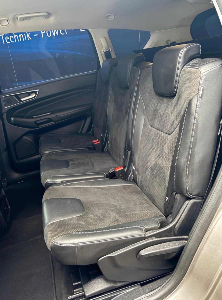 Fahrzeugabbildung Ford S-MAX Titanium,7 Sitzer,ATM 50000 KM