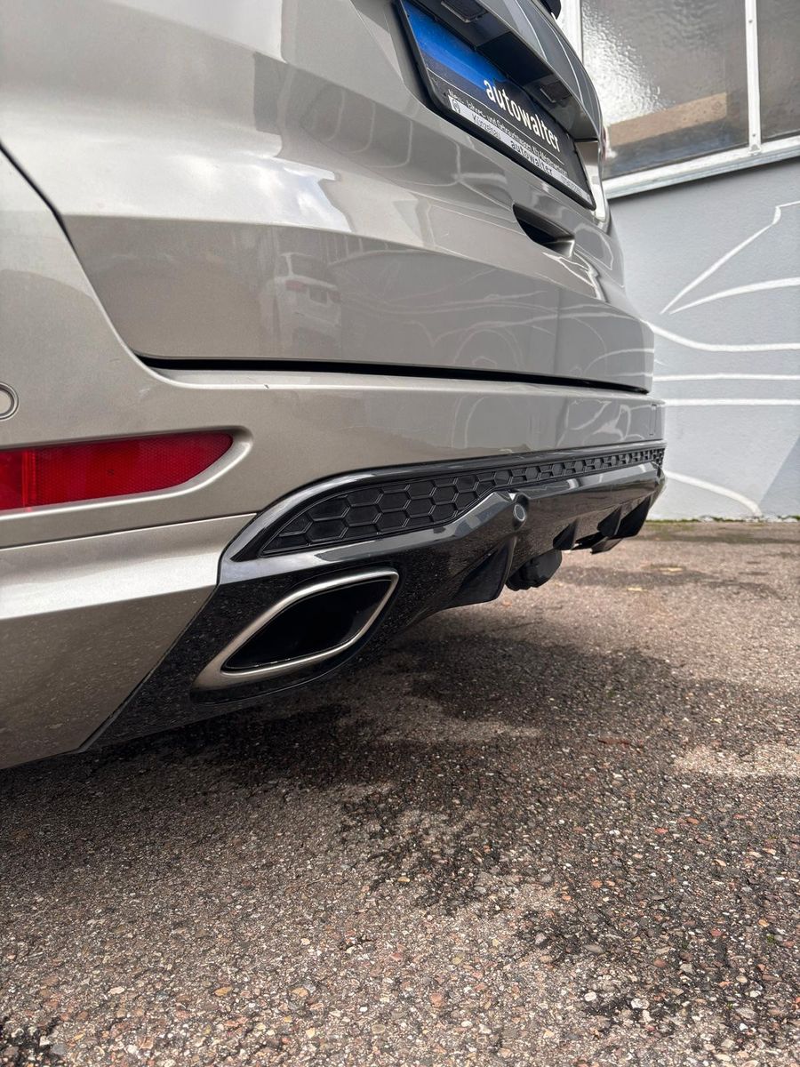 Fahrzeugabbildung Ford S-MAX Titanium,7 Sitzer,ATM 50000 KM