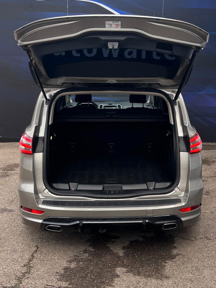 Fahrzeugabbildung Ford S-MAX Titanium,7 Sitzer,ATM 50000 KM