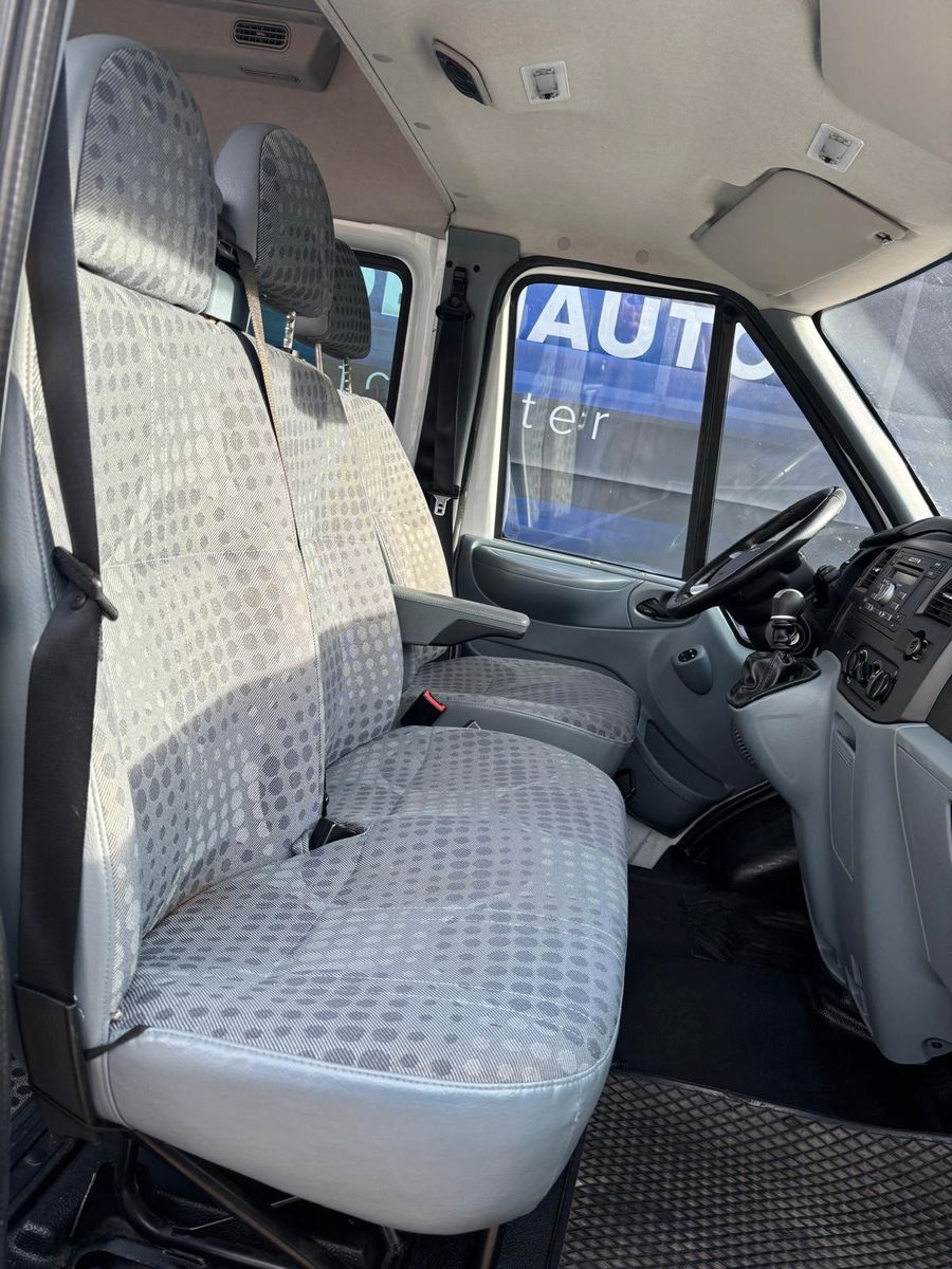 Fahrzeugabbildung Ford Transit Kombi FT 300 M Trend 9 Sitzer