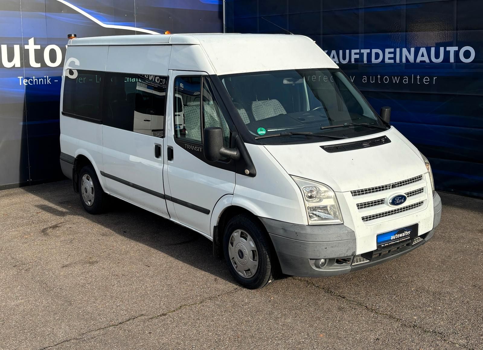 Fahrzeugabbildung Ford Transit Kombi FT 300 M Trend 9 Sitzer