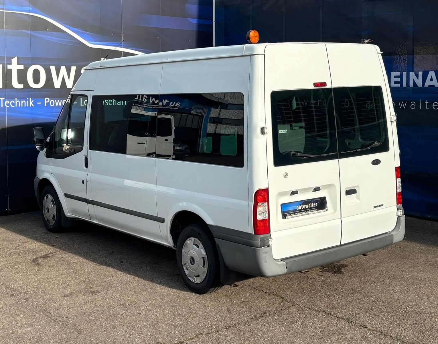 Fahrzeugabbildung Ford Transit Kombi FT 300 M Trend 9 Sitzer