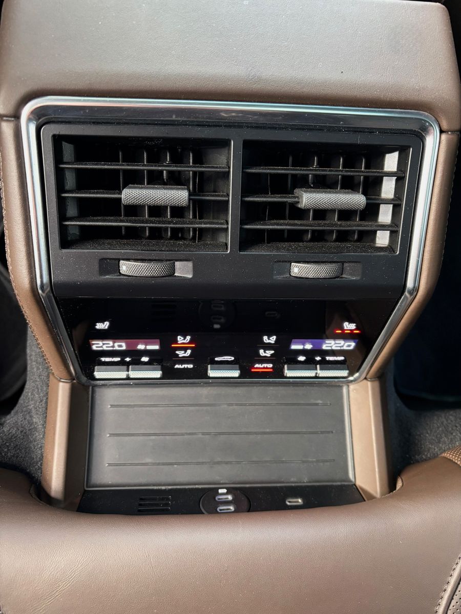 Fahrzeugabbildung Porsche Panamera Turbo S-Vollausstattung