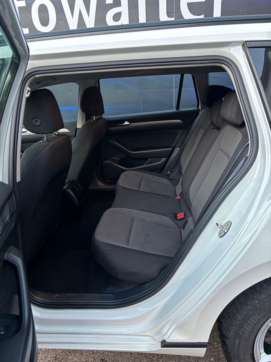 Fahrzeugabbildung Volkswagen Passat Variant Basis