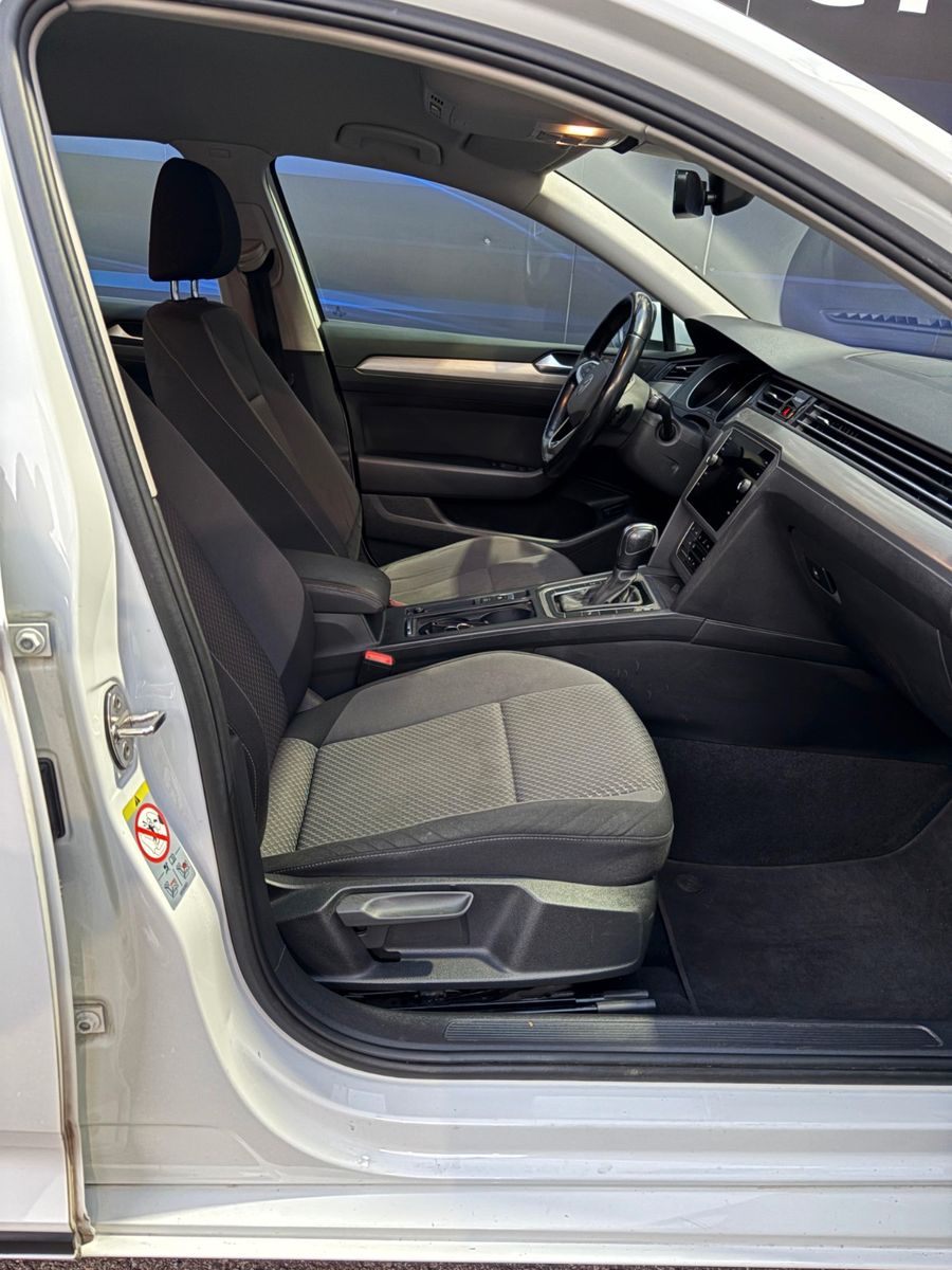 Fahrzeugabbildung Volkswagen Passat Variant Basis